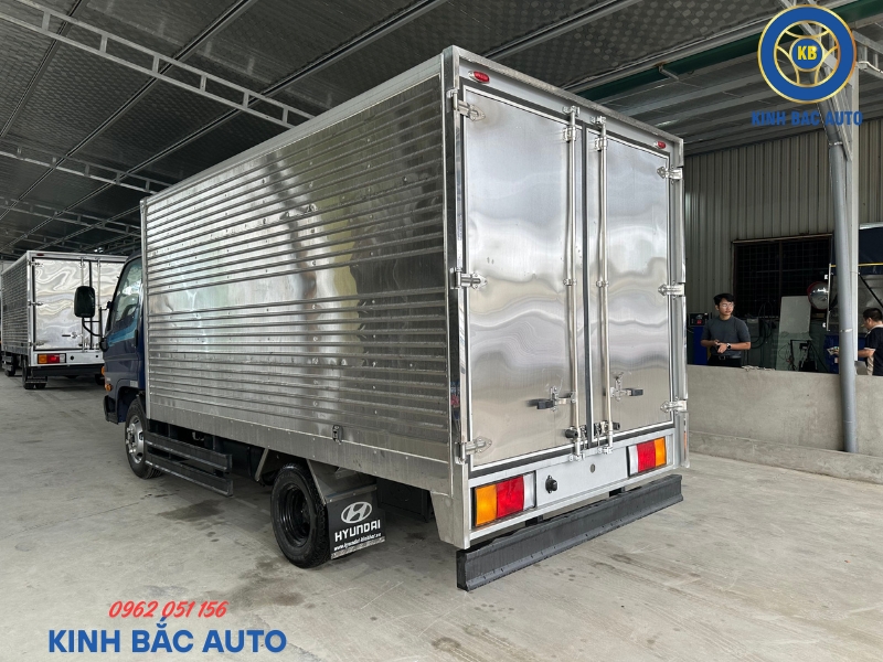 hyundai-n250-2-5-tan-thung-kin-dai-3m6-1 Hyundai N250 2.5 tấn thùng kín dài 3m6