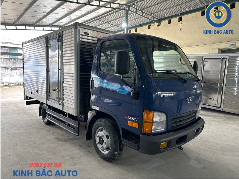 hyundai-n250-2-5-tan-thung-kin-dai-3m6-2 Hyundai N250 2.5 tấn thùng kín dài 3m6