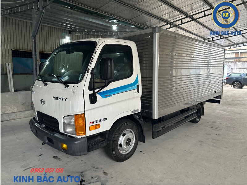 hyundai-n250sl-2-5-tan-thung-kin-dai-4m5-1 Hyundai N250SL 2.5 tấn thùng kín dài 4m5