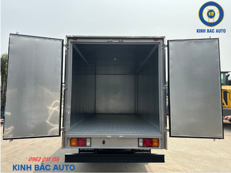 hyundai-n650l-35-tan-thung-kin-dai-4m5 (1) Hyundai N650L 3,5 tấn thùng kín dài 4m5