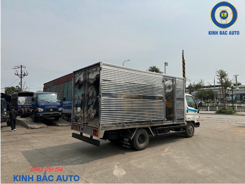 hyundai-n650l-35-tan-thung-kin-dai-4m5 Hyundai N650L 3,5 tấn thùng kín dài 4m5