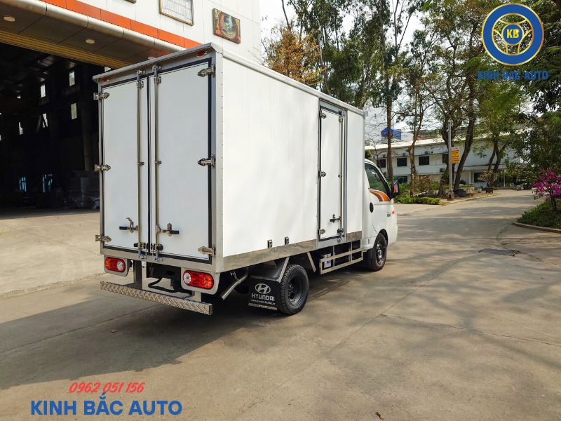 hyundai-porter-h150-1-5-tan-thung-composite-dai-3m1 (2) Hyundai Porter H150 1.5 tấn thùng composite dài 3m1