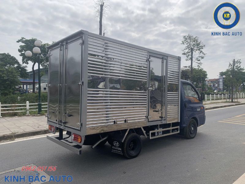 hyundai-porter-h150-1-5-tan-thung-kin-dai-3m1 (10) Hyundai Porter H150 1.5 tấn thùng kín dài 3m1