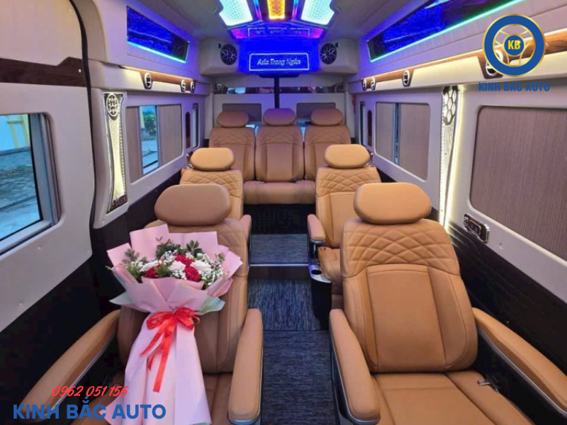 Nội Thất Hyundai Solati 16 Chỗ Rộng Rãi Hàng Đầu
