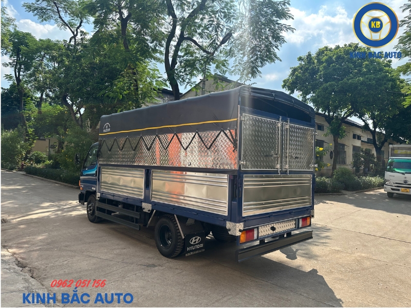 hyundai-w750-3-5-tan-thung-bat-dai-4m5 (1) Hyundai W750 3,5 tấn thùng bạt dài 4m5
