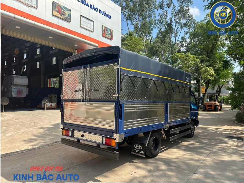 hyundai-w750-3-5-tan-thung-bat-dai-4m5 Hyundai W750 3,5 tấn thùng bạt dài 4m5