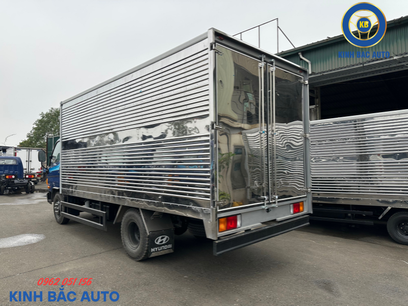 Ứng dụng của xe W11S 7 tấn thùng kín dài 5m